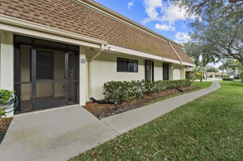 109 Half Moon Circle #C, Jupiter FL - photo 9 of 37