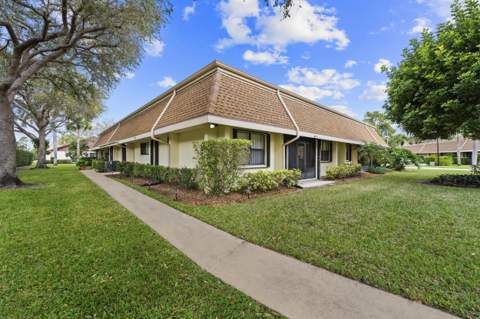 109 Half Moon Circle #C, Jupiter FL - photo 10 of 37
