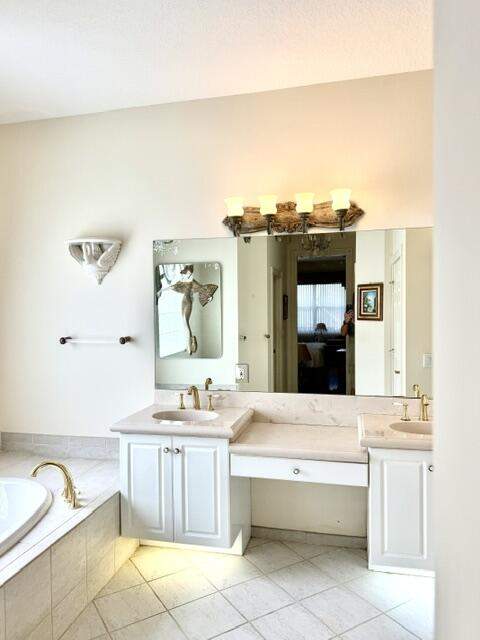 8047 N Savannah Circle, Davie FL - photo 7 of 21