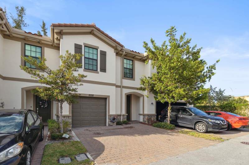 4 bedroom Townhouse at 1002 Sweet Briar Lane, Mediterranea, Riviera Beach — photo 2