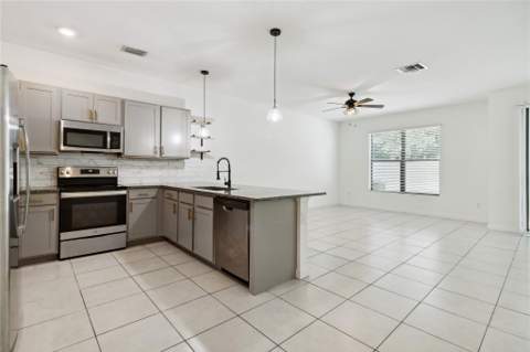 1002 Sweet Briar Lane, Riviera Beach FL - photo 12 of 38
