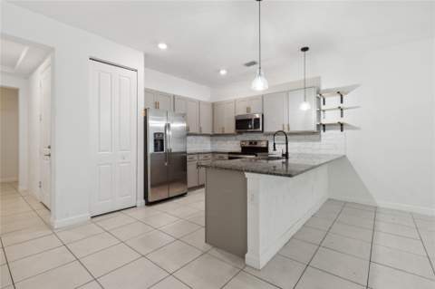1002 Sweet Briar Lane, Riviera Beach FL - photo 13 of 38