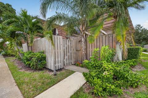 2003 20th Lane, Palm Beach Gardens FL - photo 7 of 52