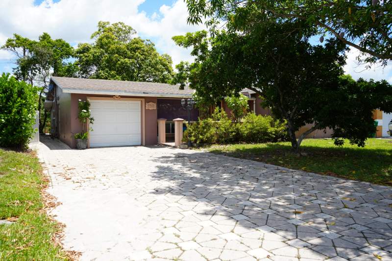 3 bedroom Single Family Residence at 7761 Biltmore Boulevard, Miramar Park First Add, Miramar — photo 3