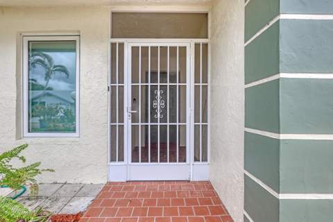 5289 Crystal Anne Drive, West Palm Beach FL - photo 6 of 60