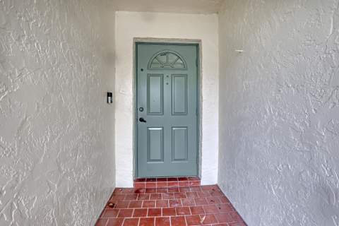 5289 Crystal Anne Drive, West Palm Beach FL - photo 7 of 60