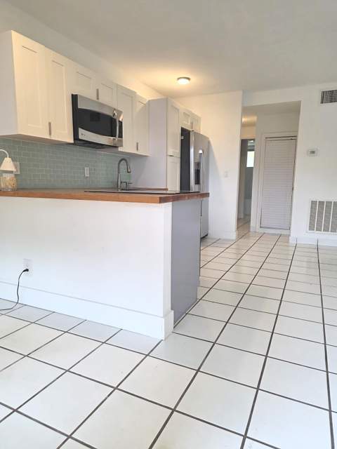 2716 NE 30th Place #105C, Fort Lauderdale FL - photo 6 of 21
