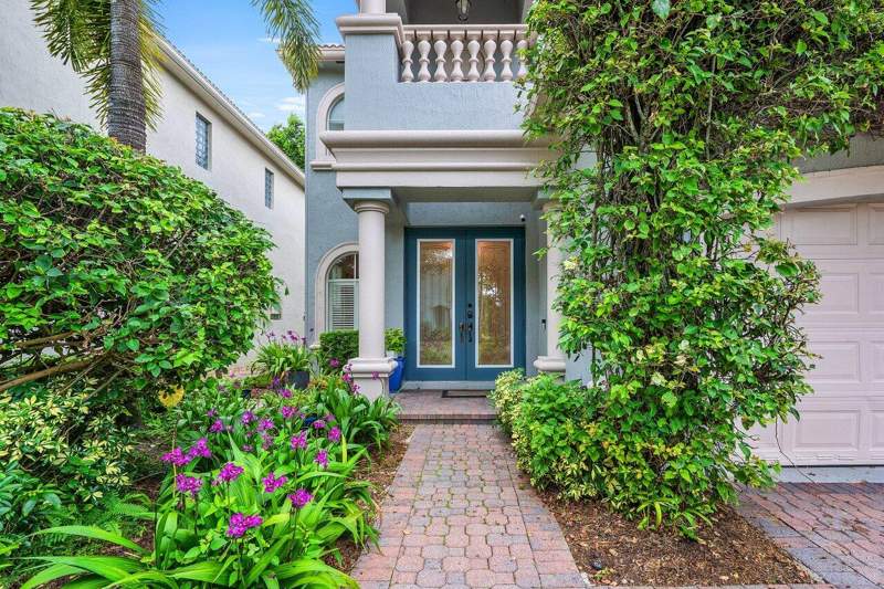4 bedroom Single Family Residence at 10 Country Lake Trail, Serrano, Boynton Beach — photo 2