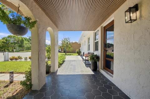 1409 Richard Lane, Lake Worth Beach FL - photo 6 of 40