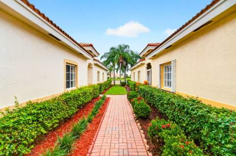 2340 Windjammer Way, West Palm Beach FL - photo 6 of 84