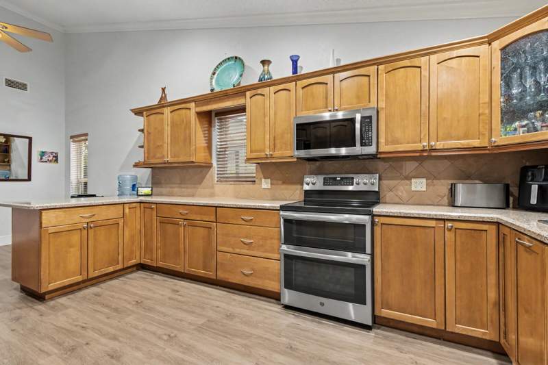 4 bedroom Single Family Residence at 10150 NW 22nd Court, Woodbridge, Pembroke Pines — photo 5