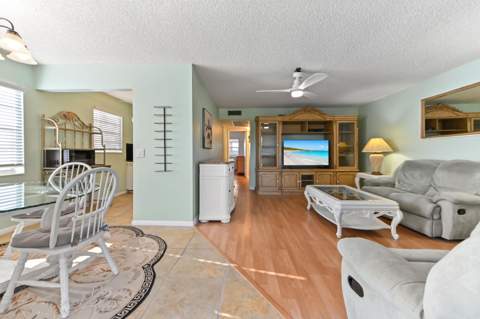 277 Northampton, West Palm Beach FL - photo 6 of 18