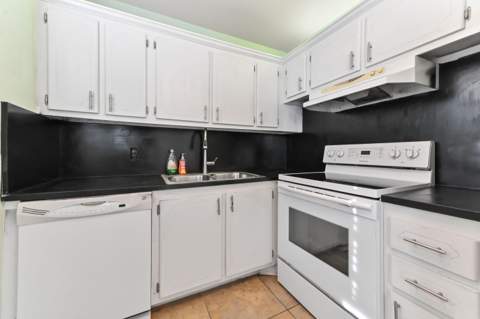 277 Northampton, West Palm Beach FL - photo 9 of 18