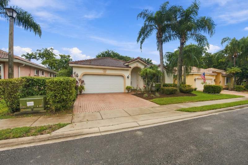 3 bedroom Single Family Residence at 7852 NW 77th Avenue, Woodmont Tract 56, Tamarac — photo 2