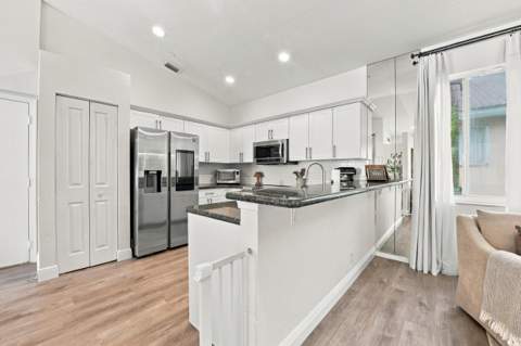 7852 NW 77th Avenue, Tamarac FL - photo 15 of 49
