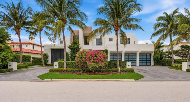 5 bedroom Single Family Residence at 1371 Royal Palm Way, Royal Palm Yacht & Country Club, Boca Raton — photo 2