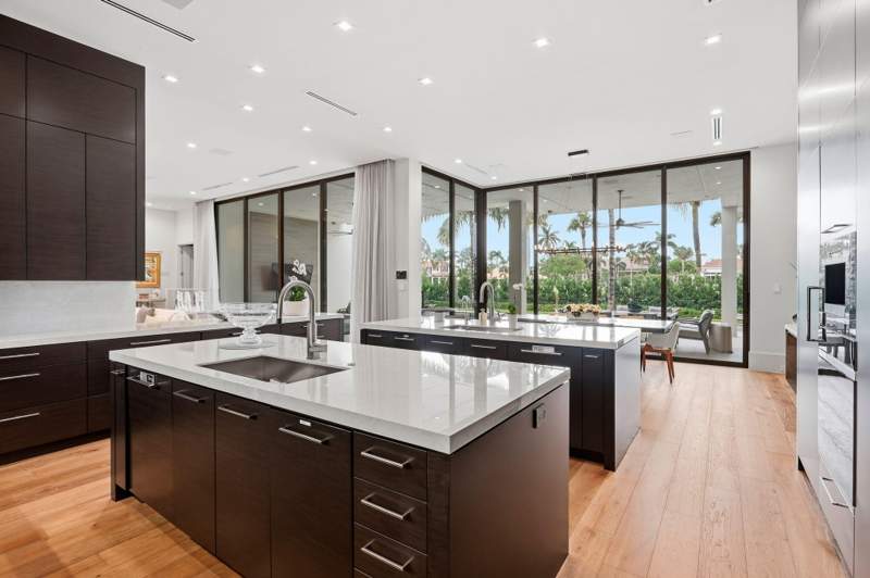 5 bedroom Single Family Residence at 1371 Royal Palm Way, Royal Palm Yacht & Country Club, Boca Raton — photo 5