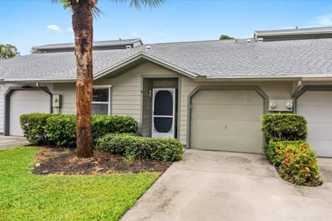 663 NE Wax Myrtle Way, Jensen Beach FL - photo 17 of 38