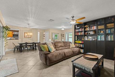 6866 Paul Mar Drive, Lake Worth FL - photo 17 of 32