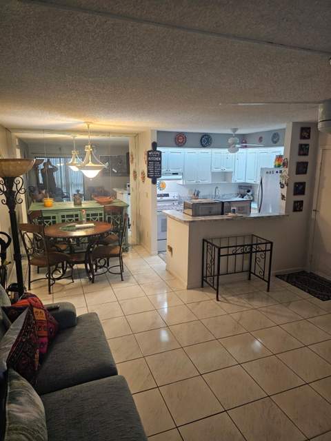 9919 N Belfort Circle #105, Tamarac FL - photo 6 of 19