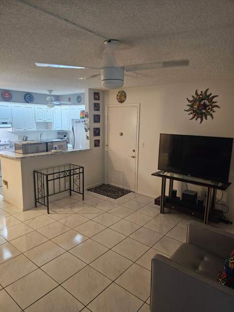 9919 N Belfort Circle #105, Tamarac FL - photo 11 of 19