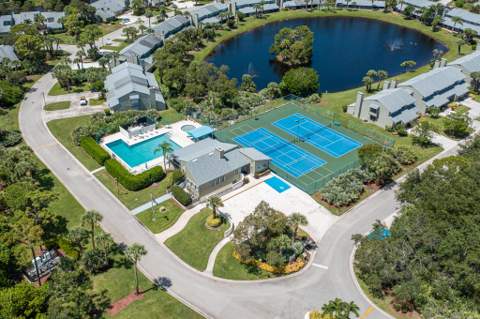 663 NE Wax Myrtle Way, Jensen Beach FL - photo 16 of 38