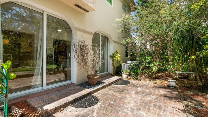 3 bedroom Townhouse at 6525 Via Regina #0100, Plum At Boca Pointe Condos One Thru 15 Filed In Or, Boca Raton — photo 3