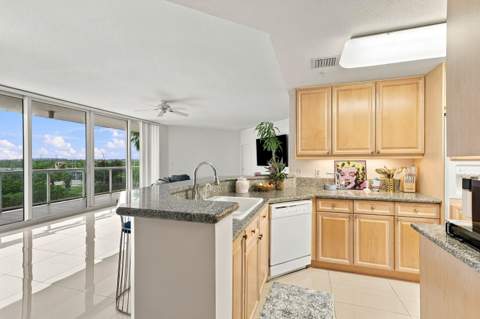 6001 N Ocean Drive #503, Hollywood FL - photo 12 of 67