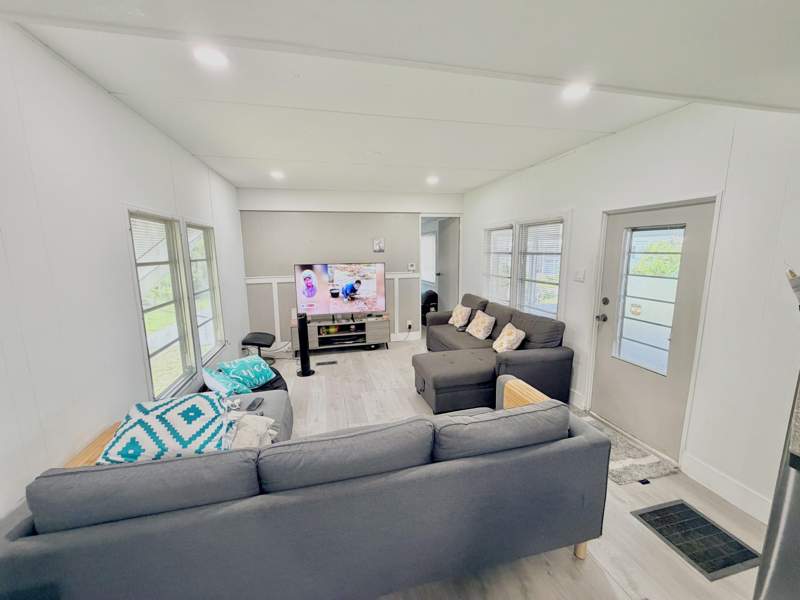 2 bedroom Mobile Home at 14624 Glenview Drive, Highland Trailer Park, Delray Beach — photo 4