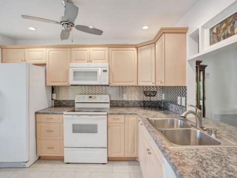 2085 SW 15th Place, Deerfield Beach FL - photo 6 of 62