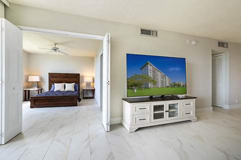 575 Oaks Lane #703, Pompano Beach FL - photo 9 of 40