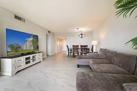 575 Oaks Lane #703, Pompano Beach FL - photo 11 of 40