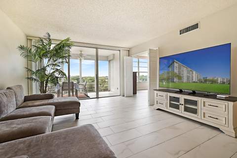 575 Oaks Lane #703, Pompano Beach FL - photo 10 of 40