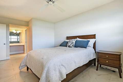 575 Oaks Lane #703, Pompano Beach FL - photo 14 of 40
