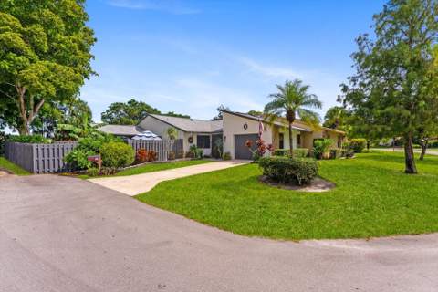 819 NW 25th Avenue, Delray Beach FL - photo 8 of 43