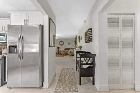 819 NW 25th Avenue, Delray Beach FL - photo 12 of 43