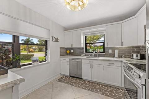819 NW 25th Avenue, Delray Beach FL - photo 13 of 43