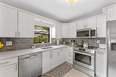 819 NW 25th Avenue, Delray Beach FL - photo 10 of 43