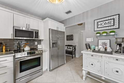 819 NW 25th Avenue, Delray Beach FL - photo 14 of 43
