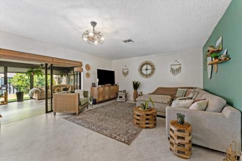 819 NW 25th Avenue, Delray Beach FL - photo 16 of 43