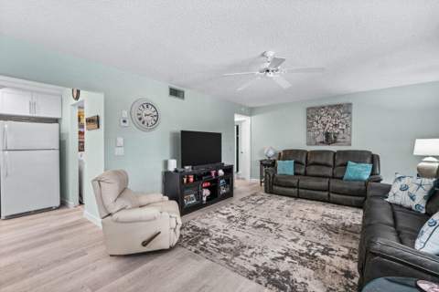 414 Pine Glen Lane #D-2, Greenacres FL - photo 10 of 27