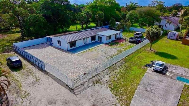 4 bedroom Single Family Residence at 696 Arlington Drive, West Palm Beach, West Palm Beach — photo 4
