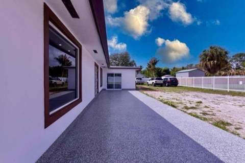 696 Arlington Drive, West Palm Beach FL - photo 6 of 43