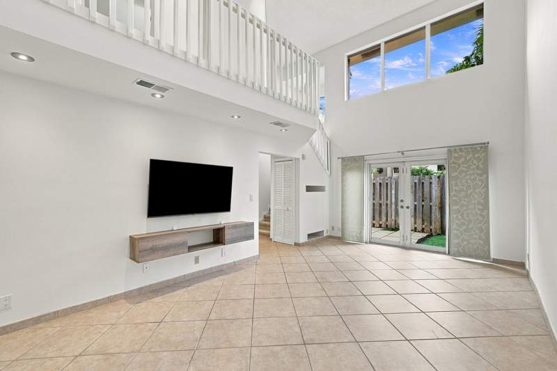 3 bedroom Townhouse at 341 City View Drive, City View, Fort Lauderdale — photo 5