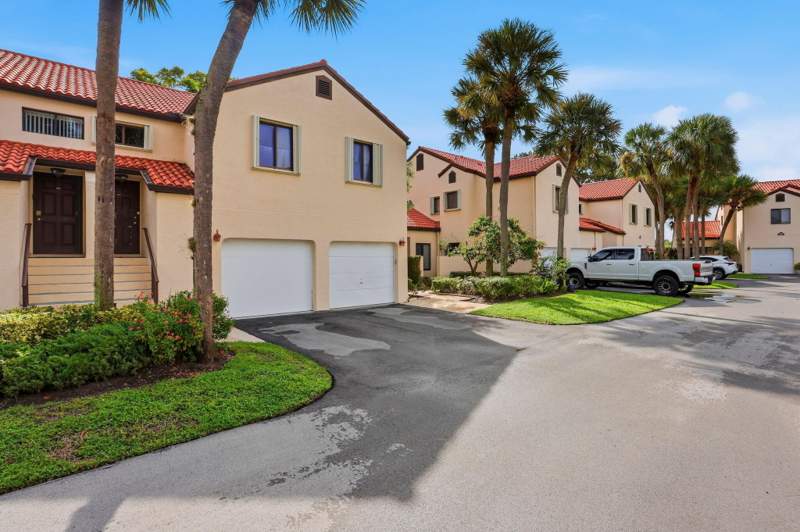 2 bedroom Condominium at 22 Via De Casas Sur #102, South Lake Condo, Boynton Beach — photo 2