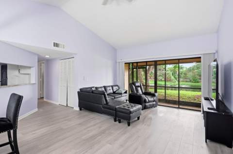 22 Via De Casas Sur #102, Boynton Beach FL - photo 7 of 44