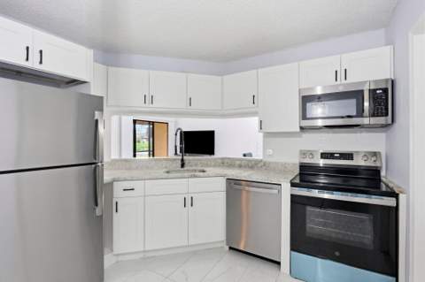 22 Via De Casas Sur #102, Boynton Beach FL - photo 10 of 44