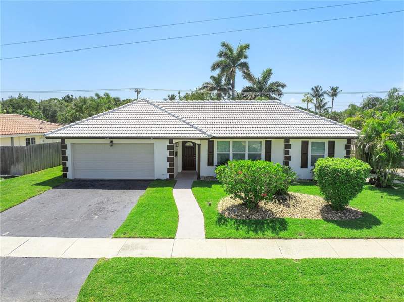 4 bedroom Single Family Residence at 400 SW 9th Avenue, Boca Raton Square Unit 1, Boca Raton — photo 2