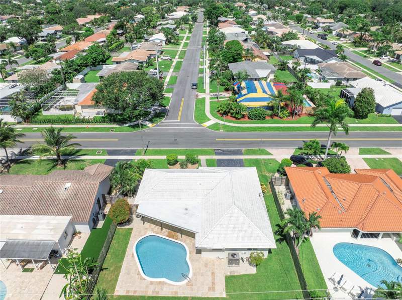 4 bedroom Single Family Residence at 400 SW 9th Avenue, Boca Raton Square Unit 1, Boca Raton — photo 4