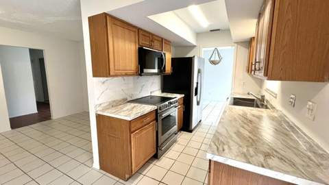 357 NE Camelot Drive, Port St. Lucie FL - photo 7 of 20